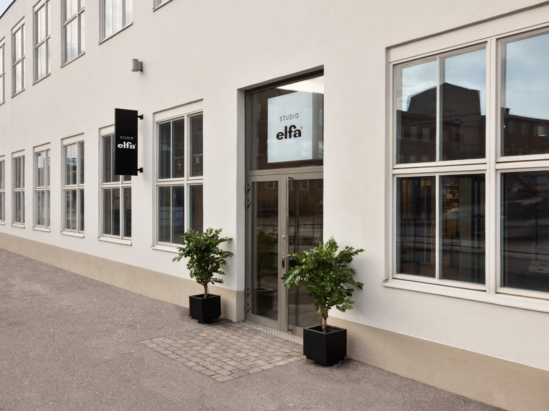 Ingång till Studio Elfa Bromma.