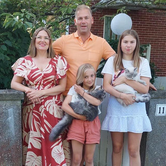 Jennie Salinder Familienzeit in einem hellen Zuhause mit skandinavischem Dekor und Tageslicht