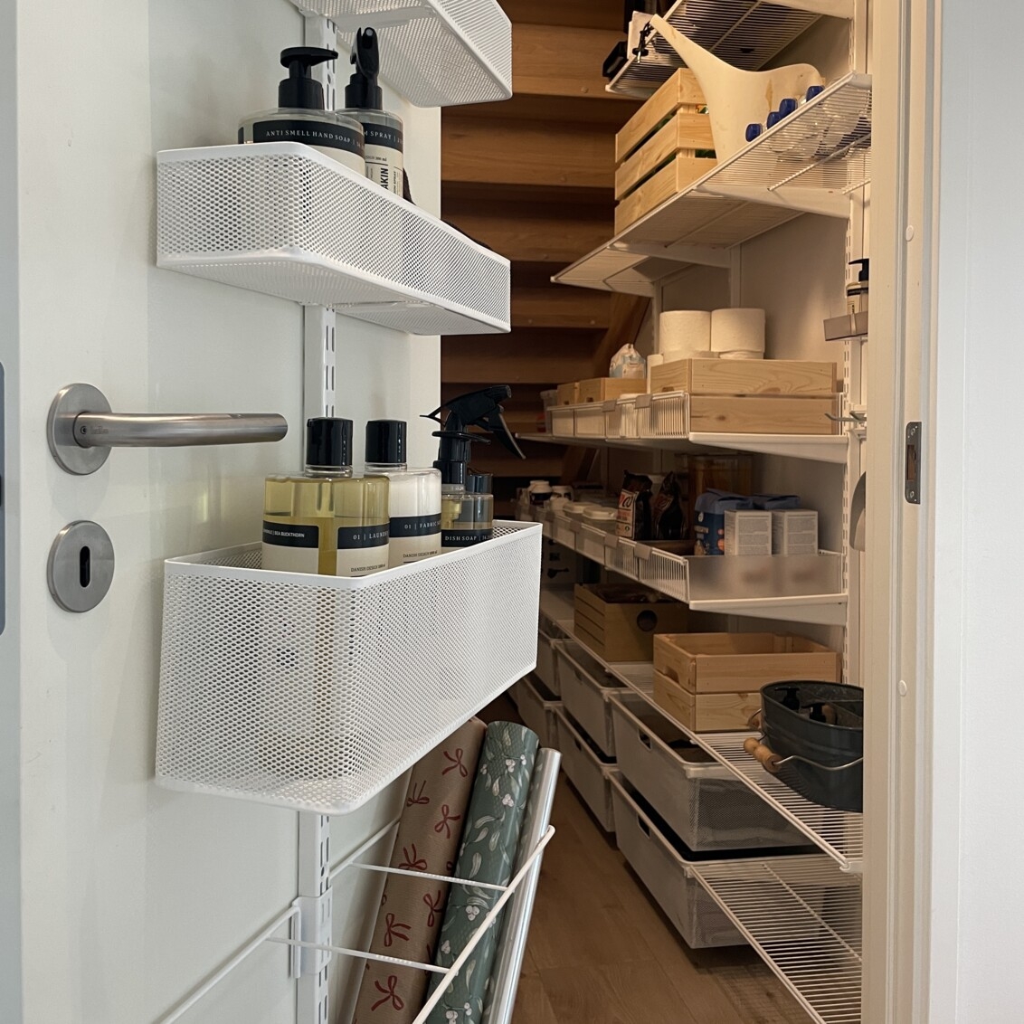 Pantry with shelves and door storage from Elfa.