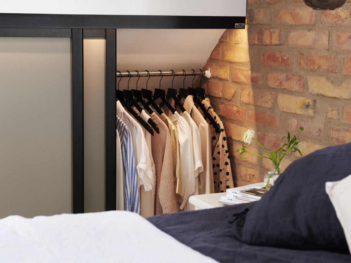 avoin ullakkoliukuovi Artic valaistuksella