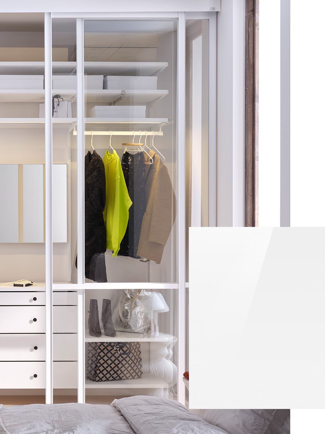 Elfan Artic-liukuovet valkoisina ja lasisina.