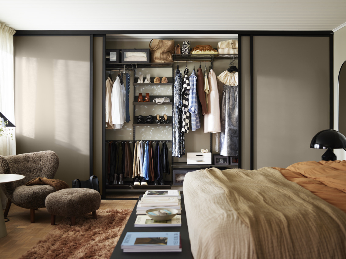 Vaatesäilytys liukuovilla Artic makuuhuoneissa.
