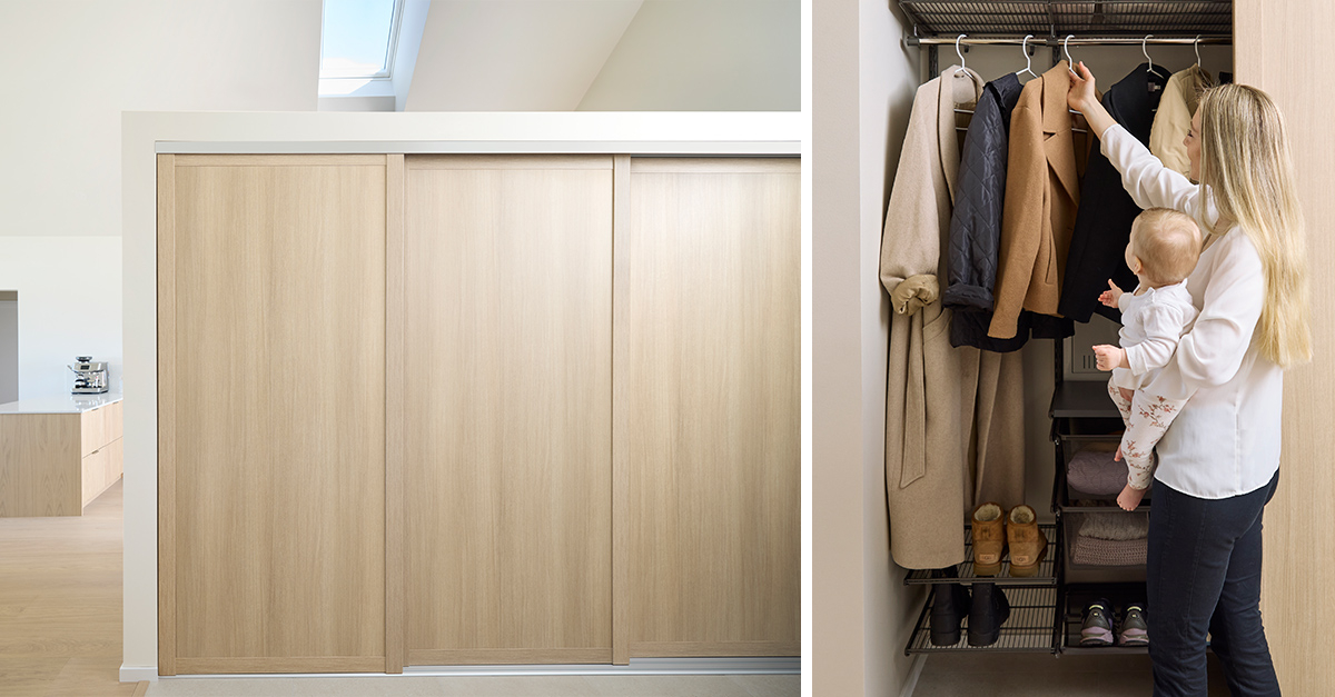 Eteinen, jossa on Elfa-vaatekaappi ja Grace-liukuovet, joiden täyte on vaaleaa tammea.