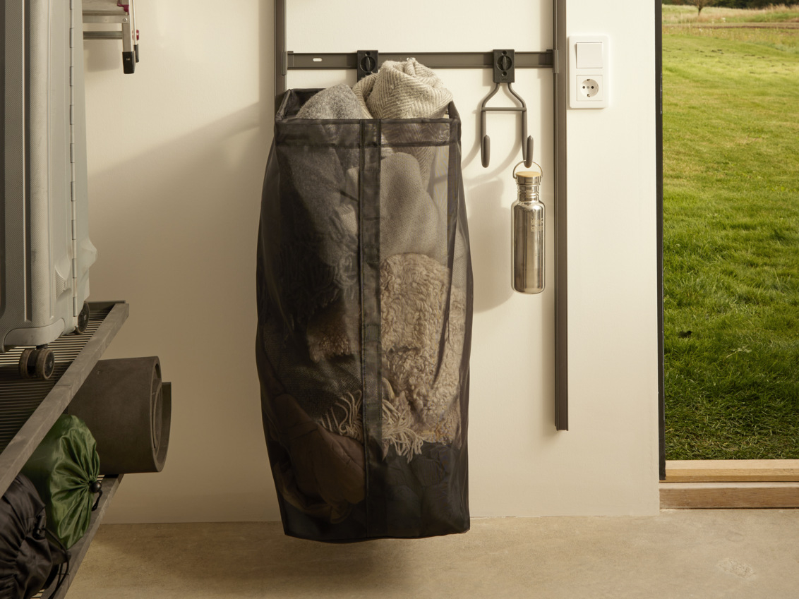 Elfan Garage+-verkkosäilytyslaukku, jossa on huopia.