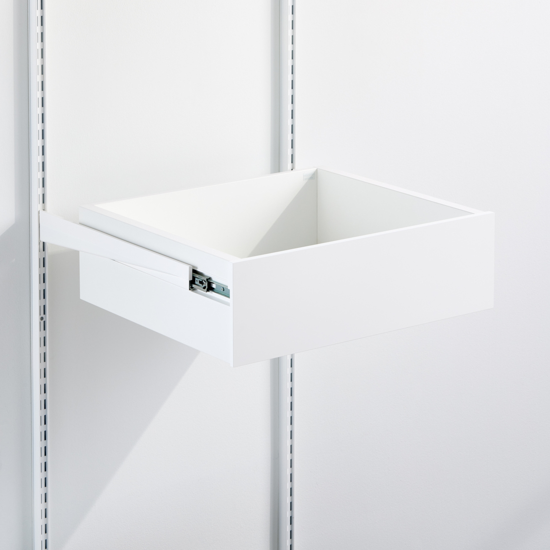 Boîte à tiroirs avec façade.