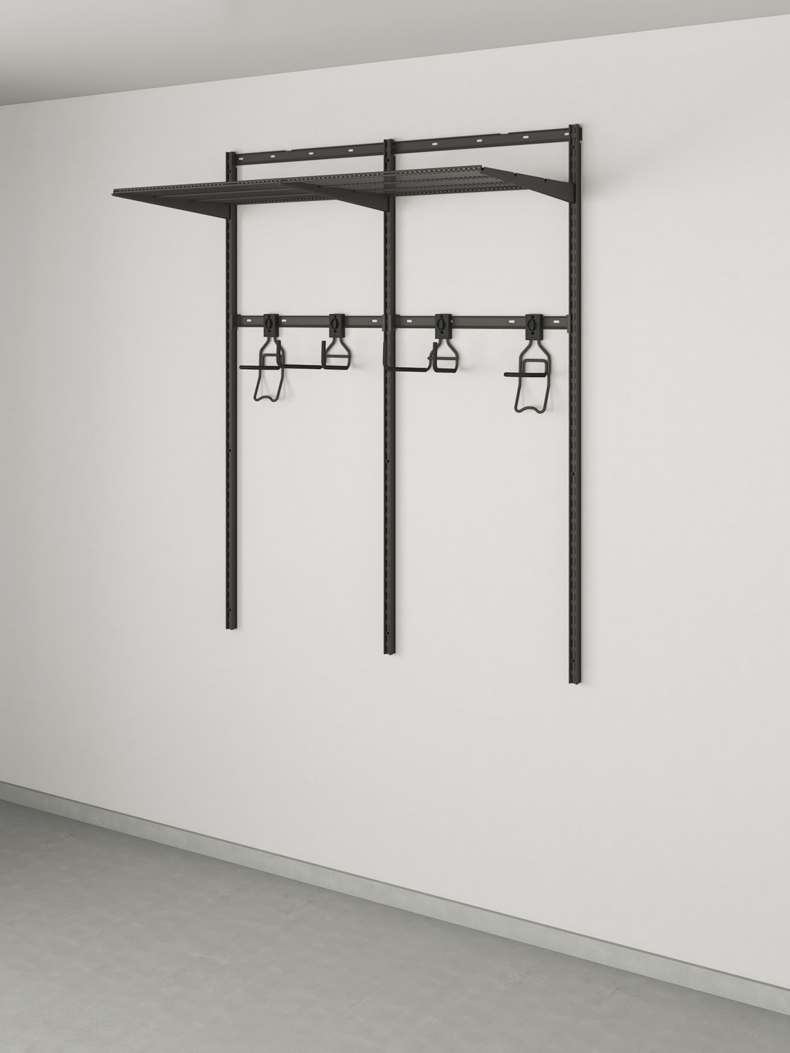 Almacenamiento Garage+ de Elfa en dos secciones adaptado para bicicletas.