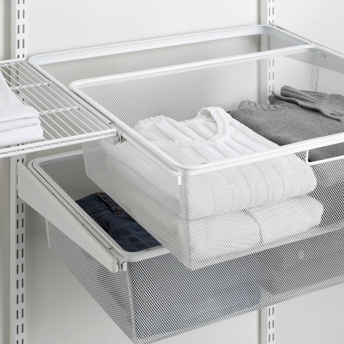 Clothes in pull-out mesh back.