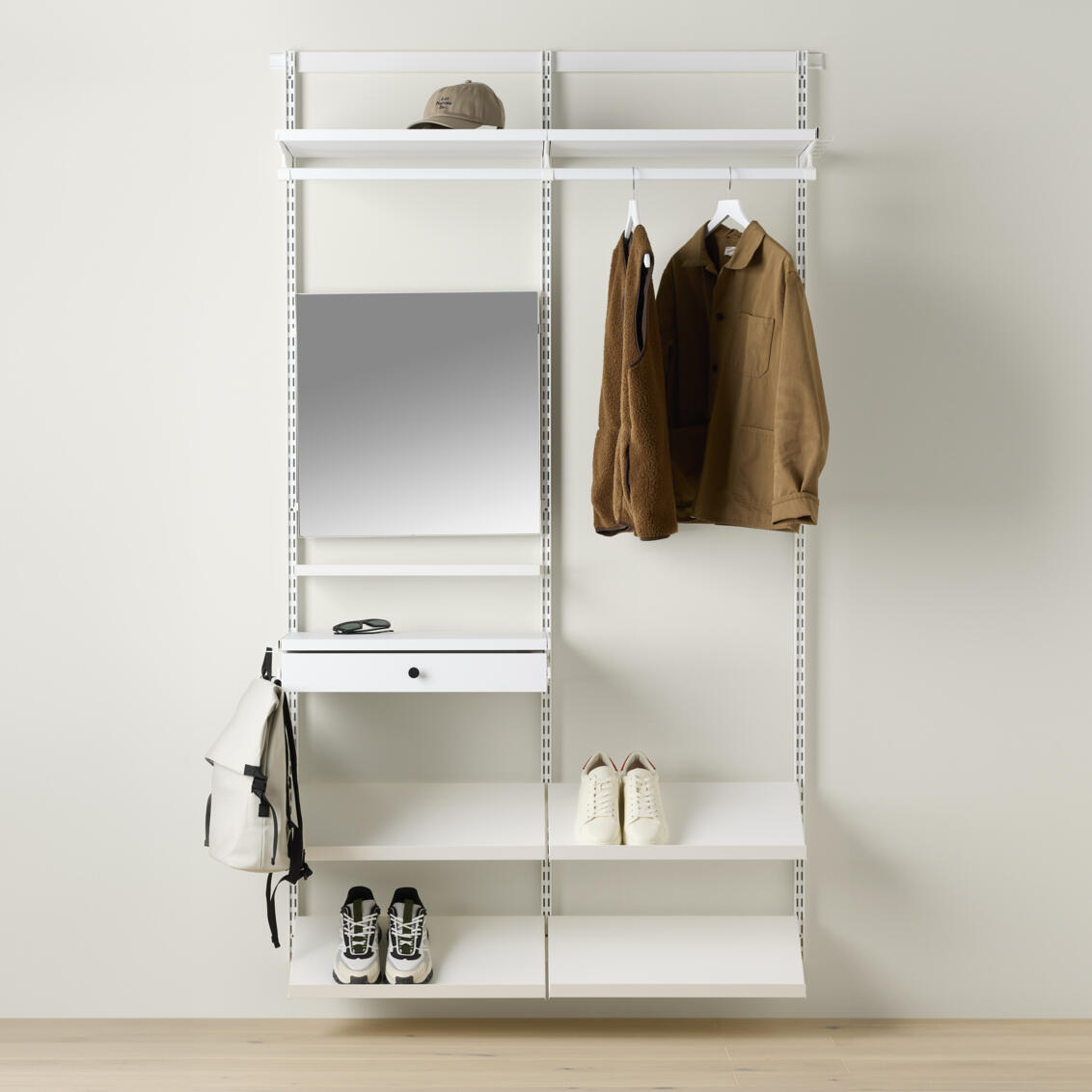 Décor+ on valmis ratkaisu Elfan käytävälle valkoisena, kaksi osaa.